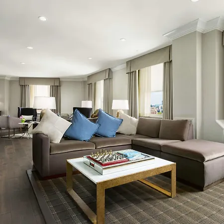 Hilton Park Plaza Hotel 4*