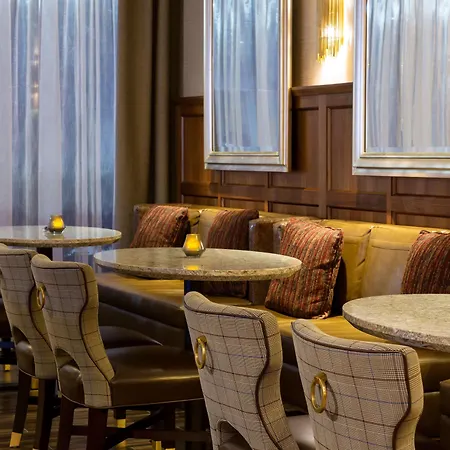 Hilton Park Plaza 4*
