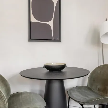 Bright Brighton 1br Near T Shops Bos-775 Boston