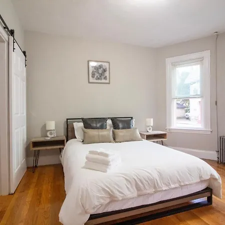 2 Bedroom Close To And Cambridge With Free Parkings Boston