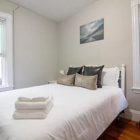 2 Bedroom Close To And Cambridge With Free Parkings Apartment *