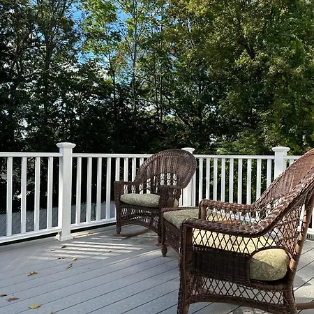 Homestay In Single Family House - Suburban Neighborhood In