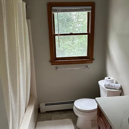 Homestay In Single Family House - Suburban Neighborhood In Boston