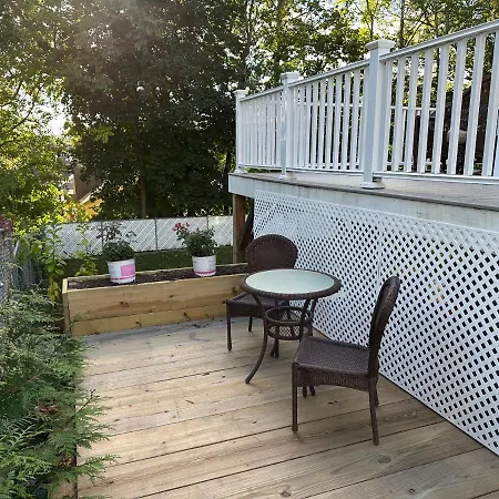 Homestay In Single Family House - Suburban Neighborhood In Boston