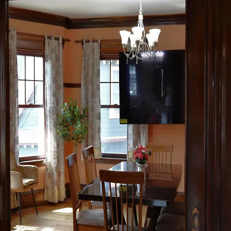 Beautiful Victorian House, Great Views, Free Parking *