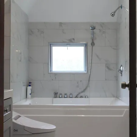 Beautiful Victorian House, Great Views, Free Parking * Boston