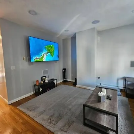 Apartment Newly Renovated -2 Bedroom *
