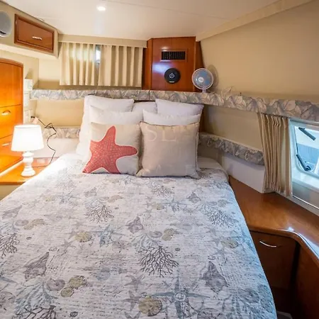 Sea Pearl Yacht Botel