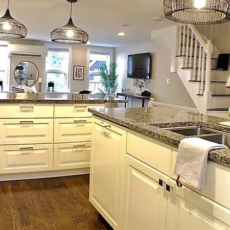 Luxury - Pet Friendly 3bd, 3ba South End *