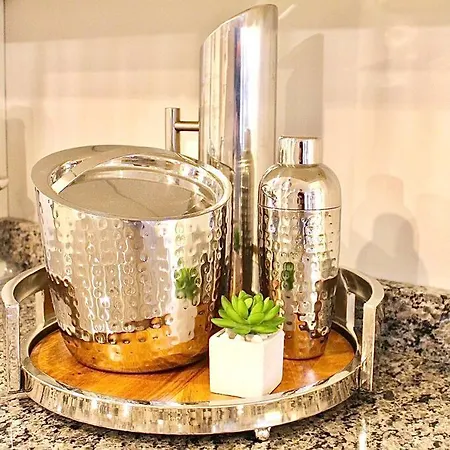 Luxury - Pet Friendly 3bd, 3ba South End Apartment *