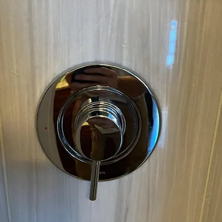 Airport Room 33