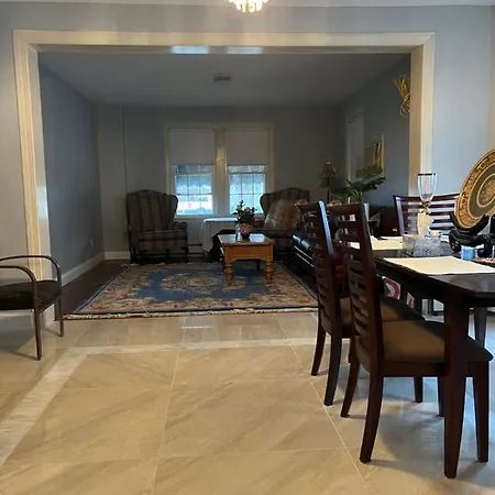 Airport Room 33 Homestay Boston