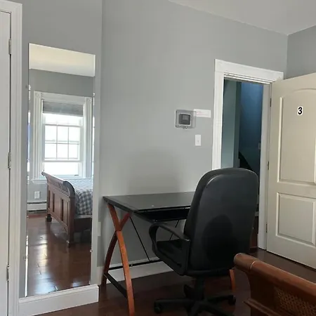 Airport Room 33
