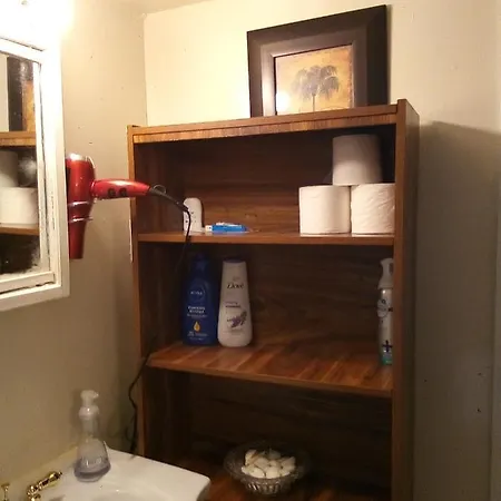 Two Bedroom Basement Unit In A Convenient Location Homestay