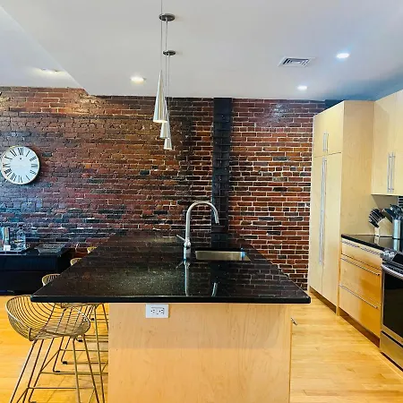 Apartment North End Harbor View Condo. Free Parking
