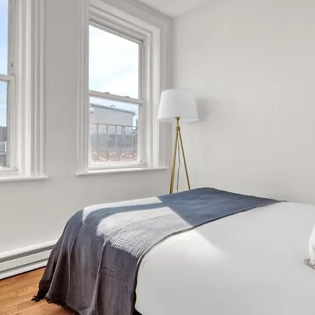 N End 2br W Wd On Salem St Nr Dining Bos-624 Apartment *