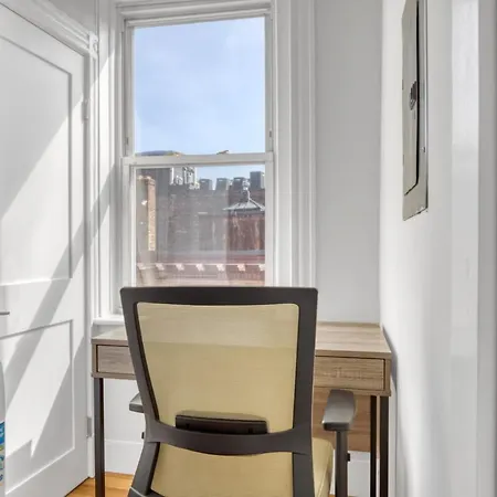 N End 2br W Wd On Salem St Nr Dining Bos-624 Apartment Boston