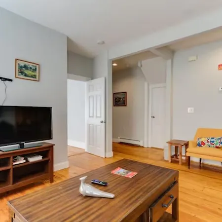 New! Entire House Near Mbta, 3 Mi To Fenway! * Boston