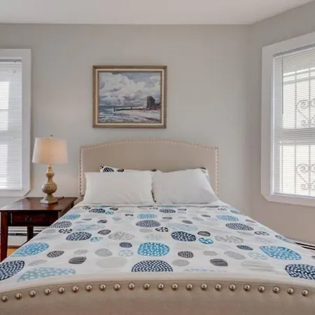 New! Entire House Near Mbta, 3 Mi To Fenway! Apartment *
