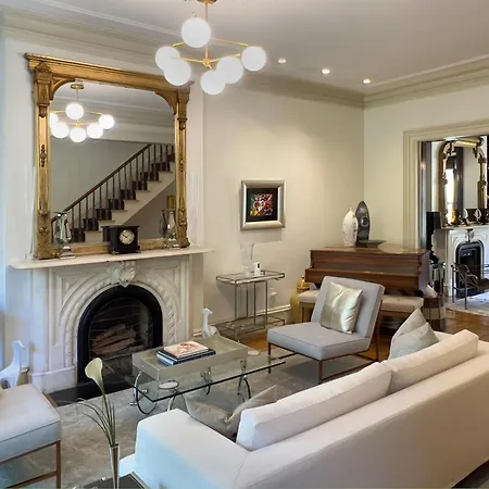 Clarendon Square 4*