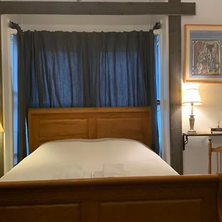 Homestay Private Rooms, Shared Bath In A Private Minutes From Logan Airport