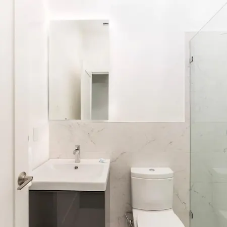 Stylish In Historic - #206 Apartment *
