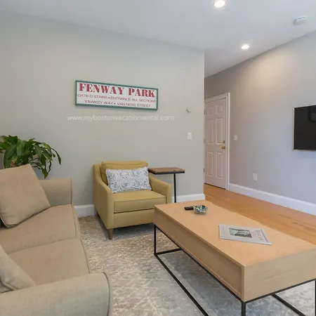 Sunny Convenient W/ Private Patio! Easy Walk To Everything! Boston