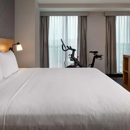 Hyatt Place Boston/seaport District 3*