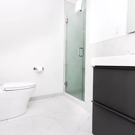 Stylish In Historic - Unit #406 Apartment *