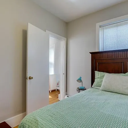 Apartment New! Near Mbta, 3 Mi To Fenway!