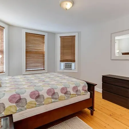 Apartment New! Near Mbta, 3mi To Fenway ! Boston