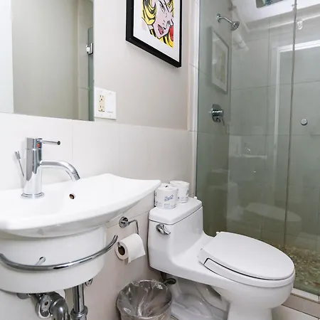 Apartment Charming On Boston's Iconic Newbury St. #8 *