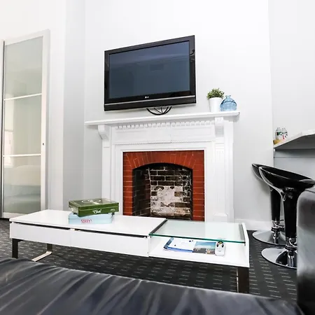 Stylish Newbury Street Studio, #2 Apartment