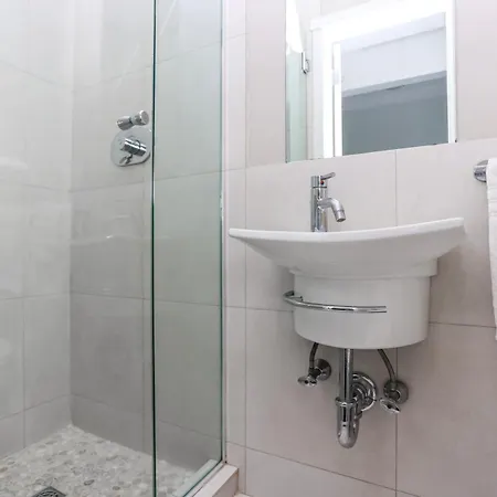 Cozy On Newbury Street, #1 Apartment Boston