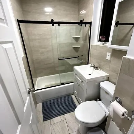 Holiday home Furnished 3-bed 1-bath Private Apt In South End *