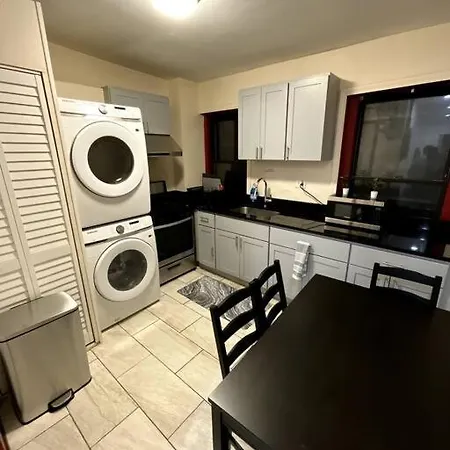 Holiday home Furnished 3-bed 1-bath Private Apt In South End