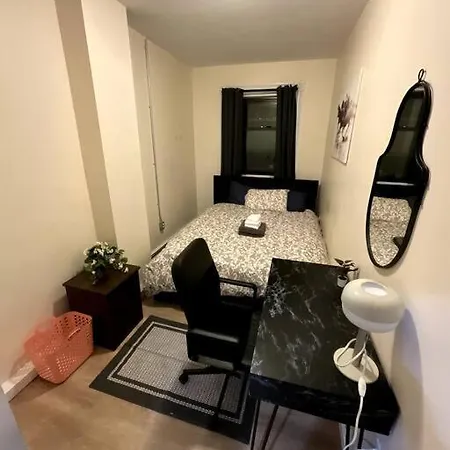 Furnished 3-bed 1-bath Private Apt In South End Holiday home