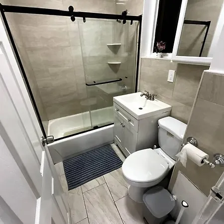 Furnished 3-bed 1-bath Private Apt In South End *