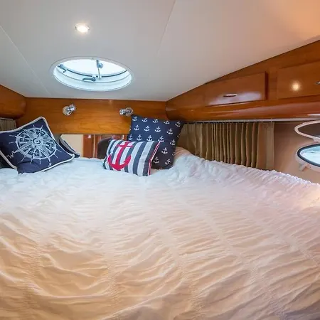 Botel Sea Pearl Yacht *