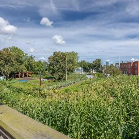 Apartment New! Entire House Near Mbta, 3 Mi To Fenway!