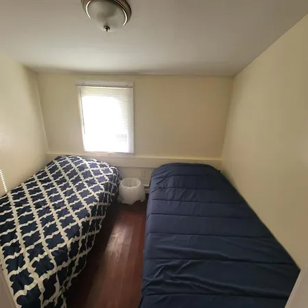 Private Bedroom Near * Boston