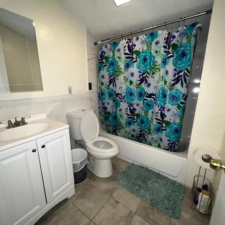 Private Bedroom Near * Boston