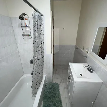 Private Bedroom Near Guest house