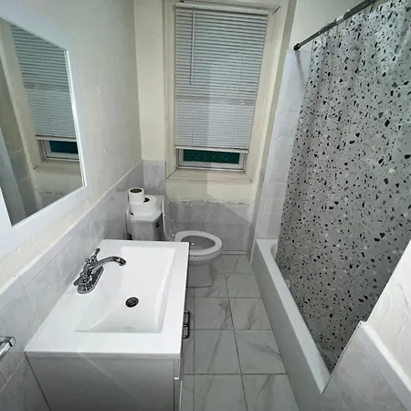 Private Bedroom Near * Boston