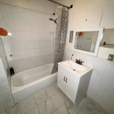 Private Bedroom Near Guest house *