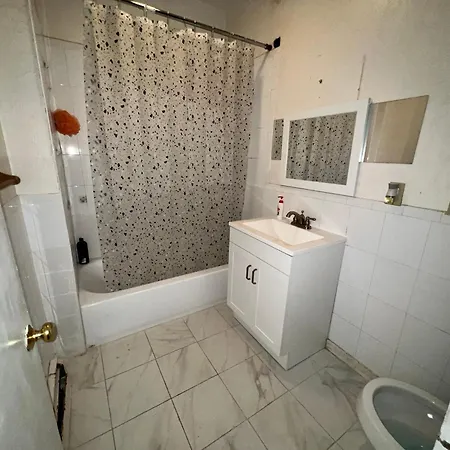 Private Bedroom Near * Boston