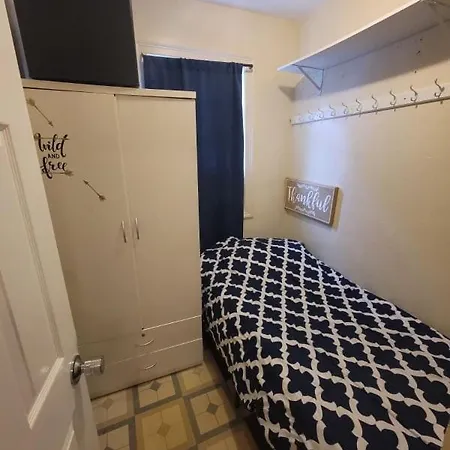 Private Bedroom Near Guest house