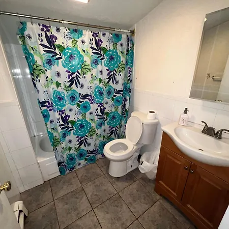 Private Bedroom Near Guest house Boston