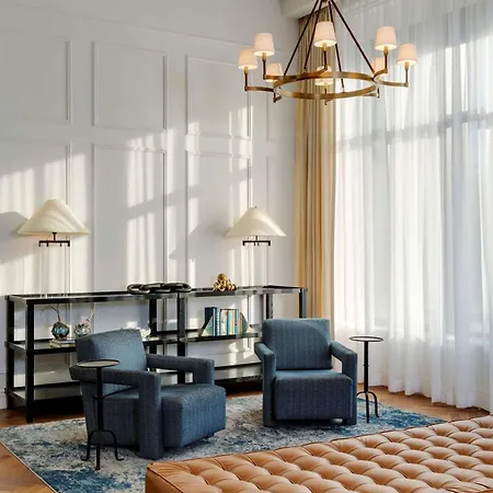 Canopy By Hilton Downtown 4*