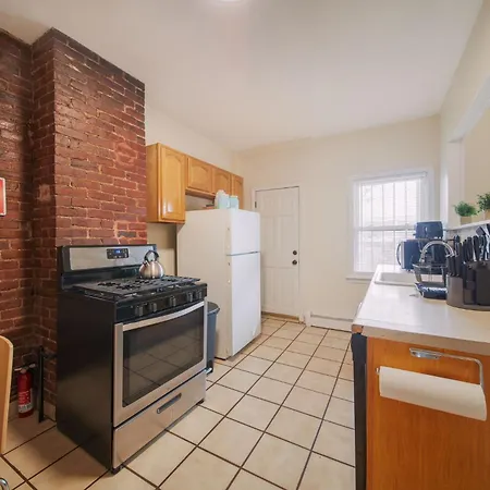 2br In The Heart Of Near Med Apartment Boston